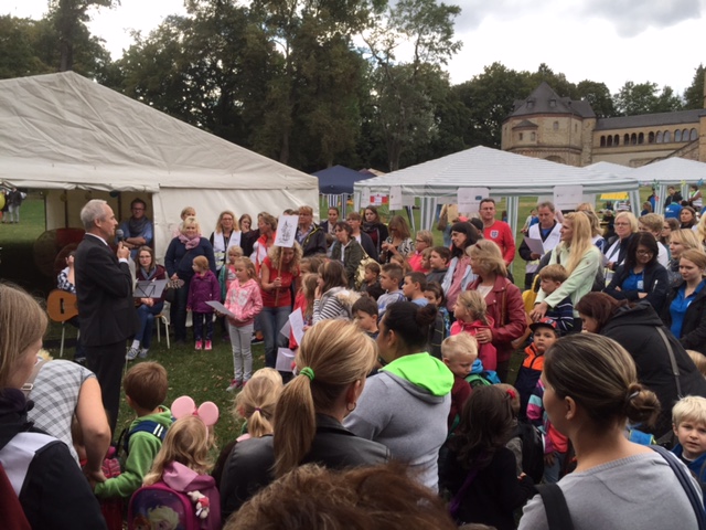 Landrat Thomas Brych begrüßt