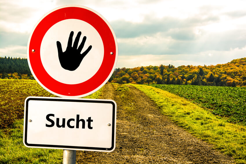 Sucht-Schild: Warnung vor Suchtverhalten. Symbolbild für Abhängigkeit, Prävention und Therapie. Hilfe bei Suchtproblemen.