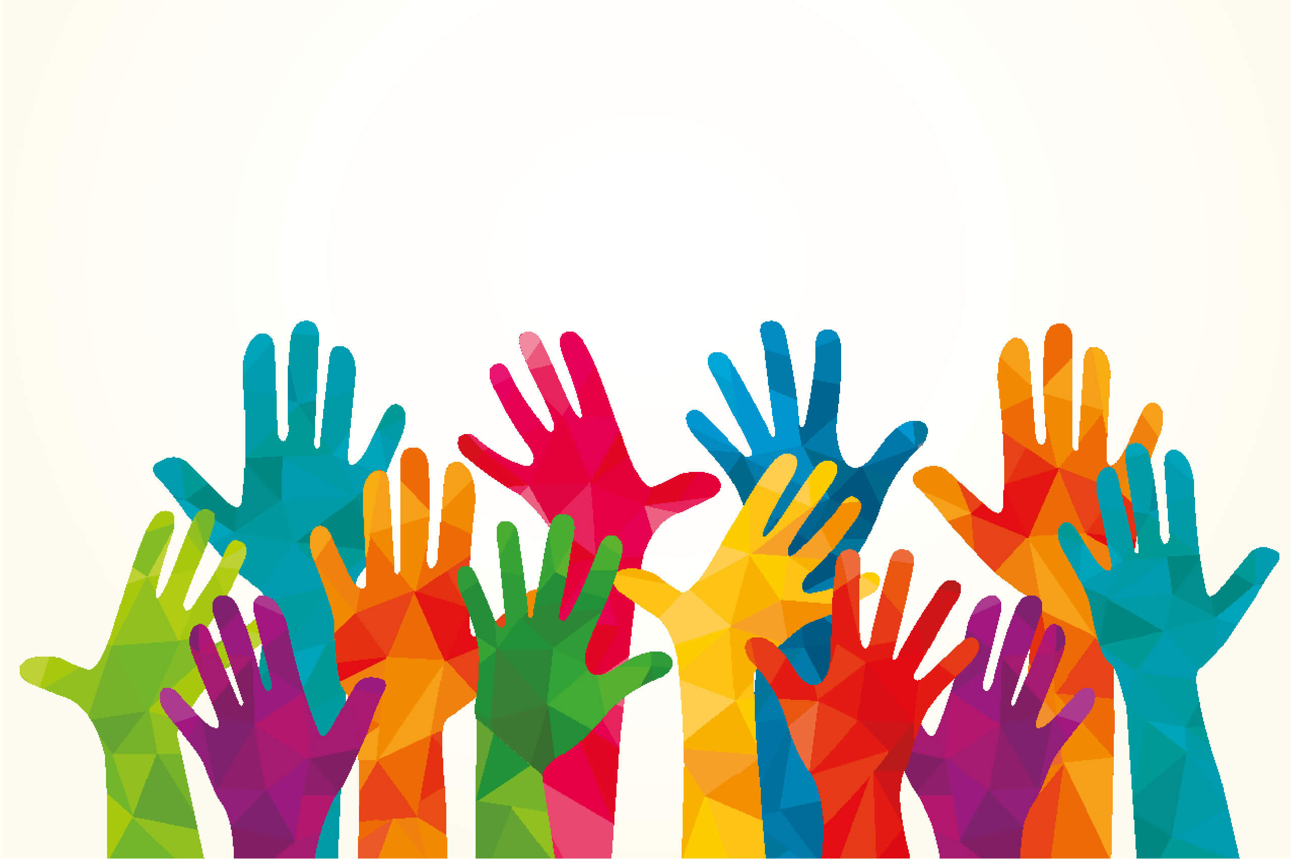 Eine Gruppe bunter, geometrisch gemusterter Hände erhebt sich vor einem hellen Hintergrund und symbolisiert Vielfalt, Einheit und Beteiligung.