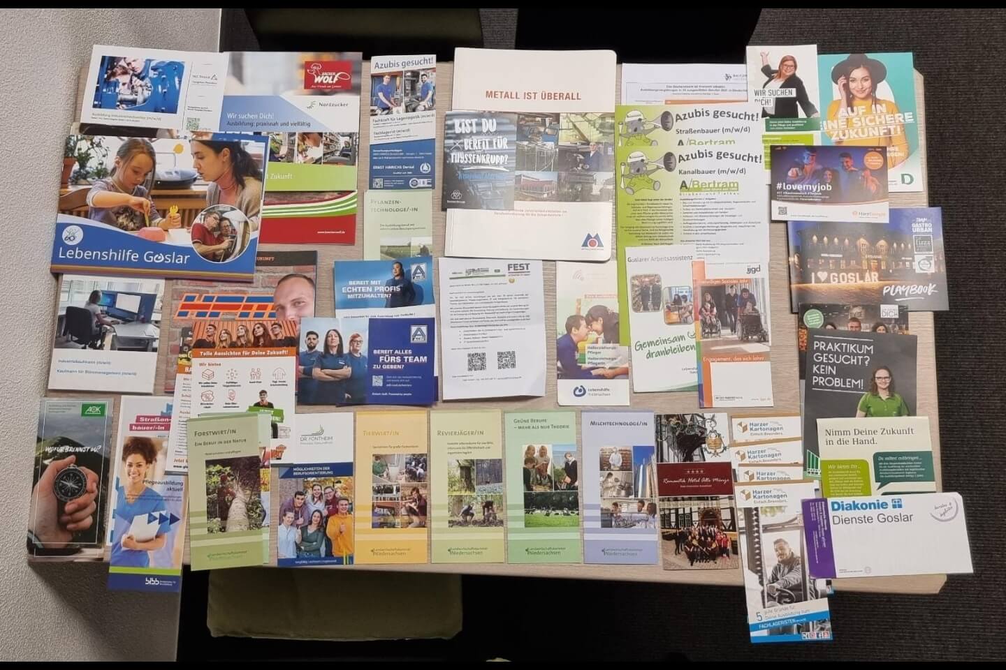 Vielfältige Broschüren & Flyer zu Ausbildung, Job, Karriere in Goslar & Harz. Informationen zu Beruf, Praktikum & Zukunftsperspektiven.