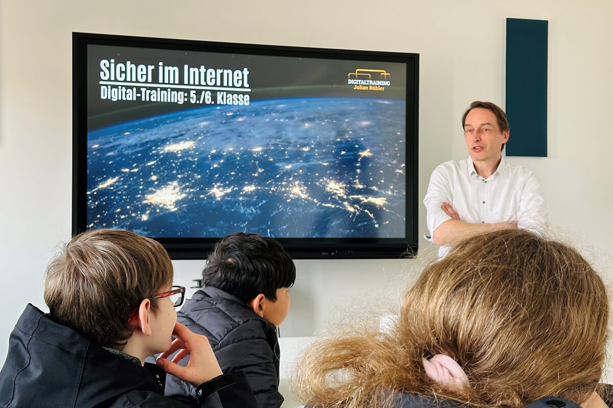 Digital-Training: Schüler lernen "Sicher im Internet" mit Julian Bühler. Kurs für 5./6. Klasse zum Thema Internetsicherheit.